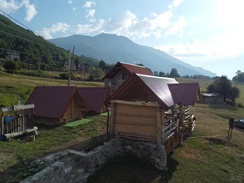 Bungalows Malagic Gusinje Bagian luar foto